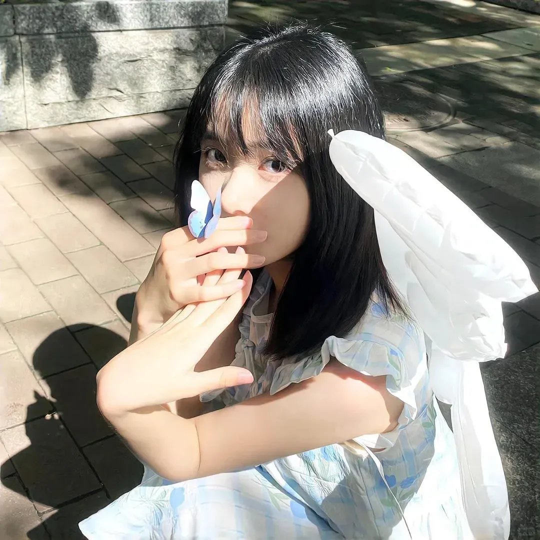 男孩超级白